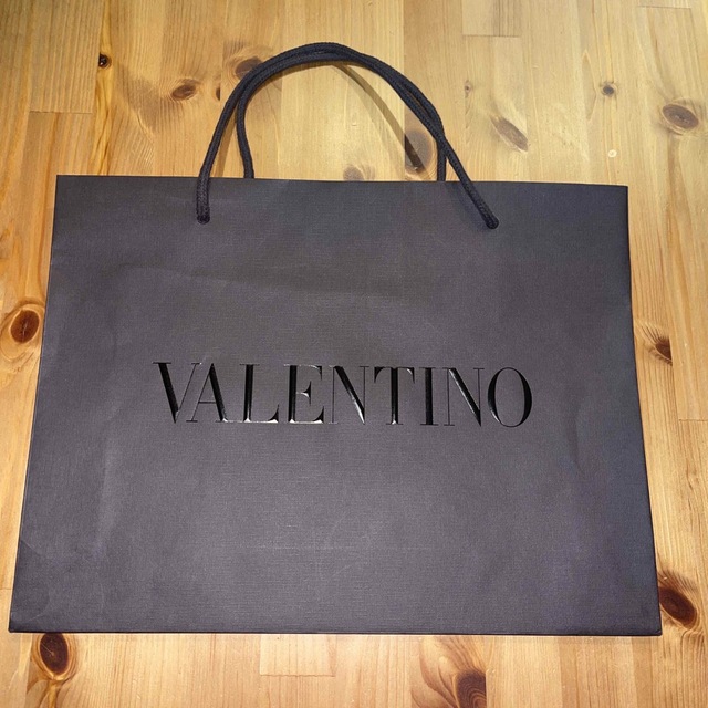 VALENTINO(ヴァレンティノ)のVALENTIN紙袋 レディースのバッグ(ショップ袋)の商品写真