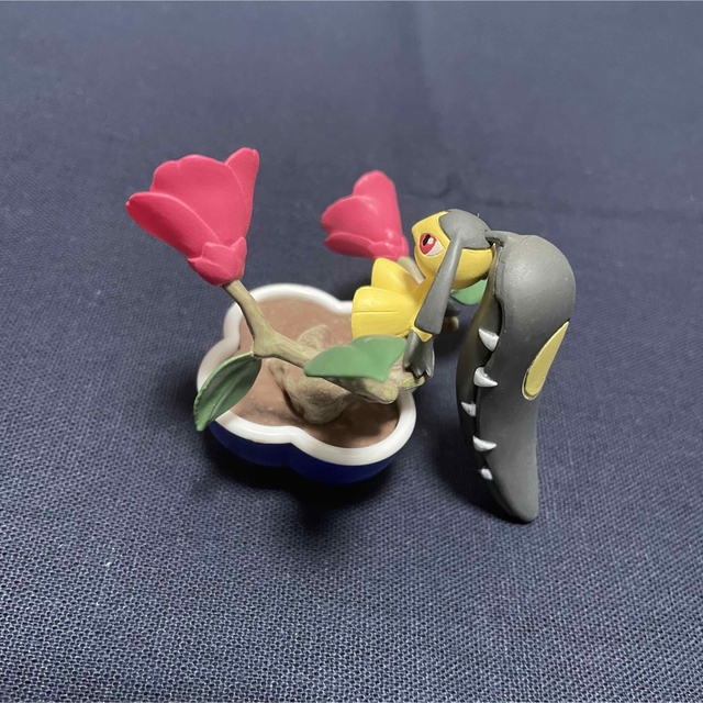 ポケモン　クチート&メガクチート エンタメ/ホビーのおもちゃ/ぬいぐるみ(キャラクターグッズ)の商品写真