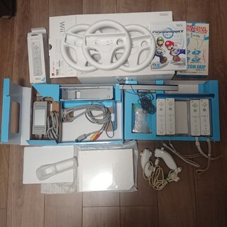 ウィー(Wii)のwii本体、ソフト3本＋おまけ付き(家庭用ゲーム機本体)