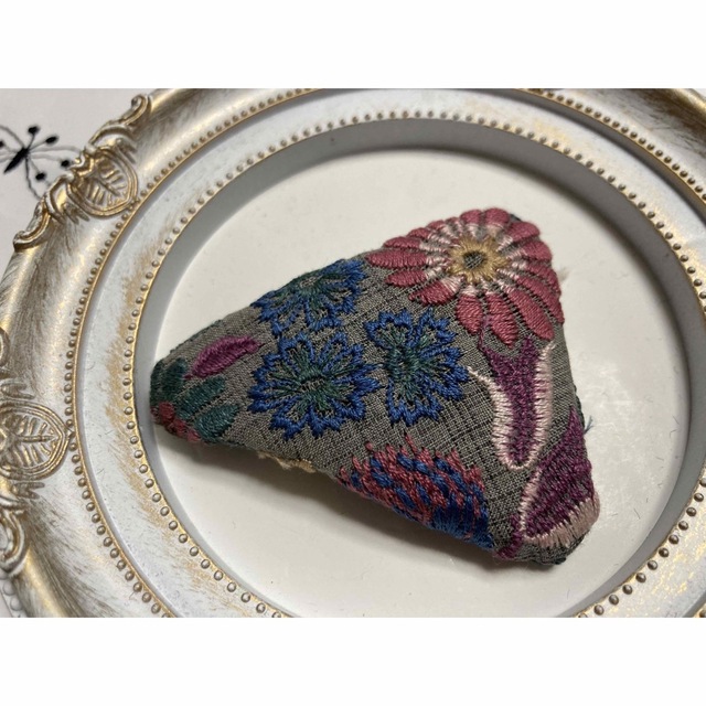 mina perhonen(ミナペルホネン)のhandmadeパッチンピン　⌘花園小花④⌘ pjc ハンドメイドのアクセサリー(ヘアアクセサリー)の商品写真