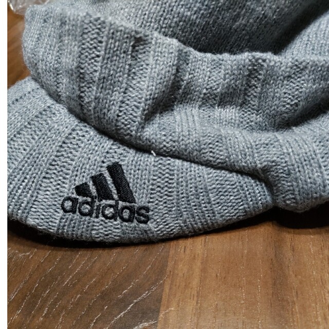 adidas(アディダス)のアディダスニット帽（グレー）フリーサイズ メンズの帽子(ニット帽/ビーニー)の商品写真