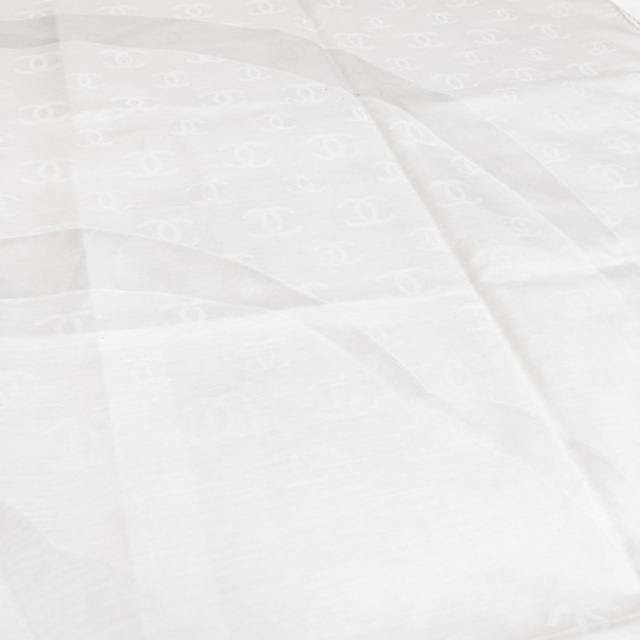 CHANEL(シャネル)のシャネル 大判ストール シルク ウール ホワイト ショール マフラー 白 レディースのファッション小物(ストール/パシュミナ)の商品写真