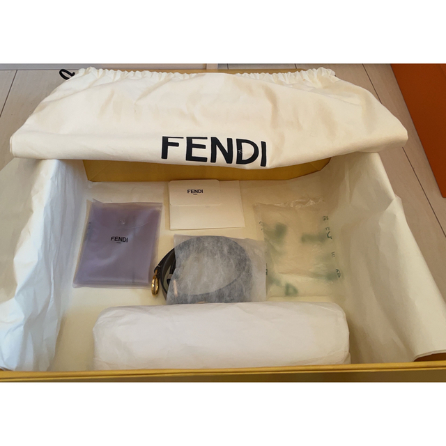 FENDI(フェンディ)のフェンディ　ピーカーブ レディースのバッグ(トートバッグ)の商品写真