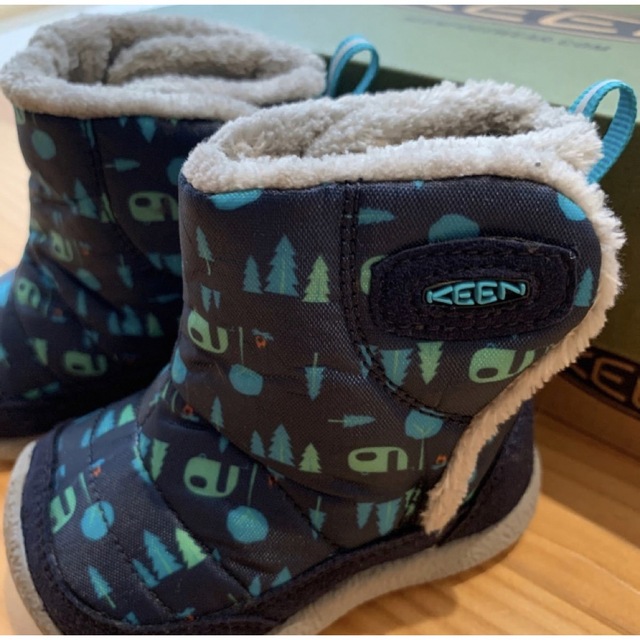KEEN(キーン)の新品　KEEN 森の柄がかわいいベビーブーツ11.5 キッズ/ベビー/マタニティのベビー靴/シューズ(~14cm)(ブーツ)の商品写真
