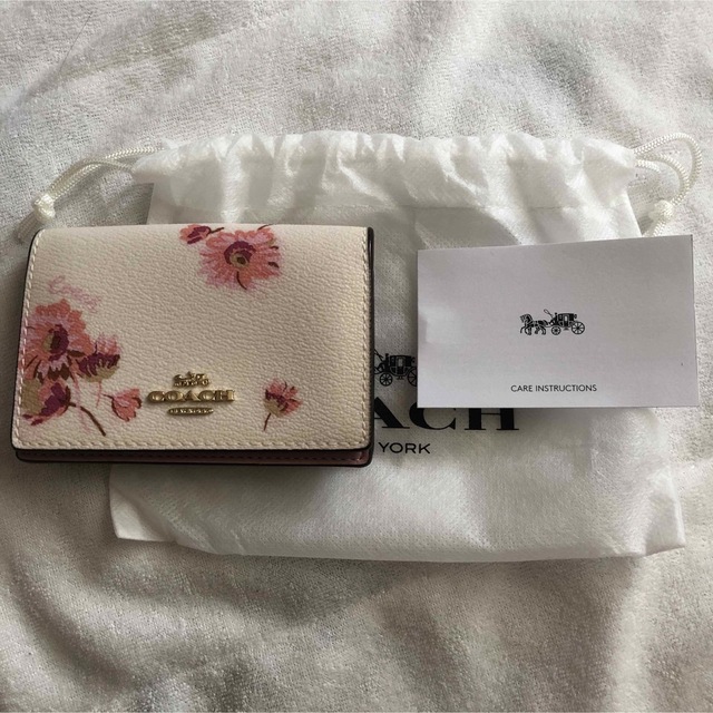 COACH(コーチ)の新品 COACH フラワー 花柄 名刺入れ レディースのファッション小物(名刺入れ/定期入れ)の商品写真