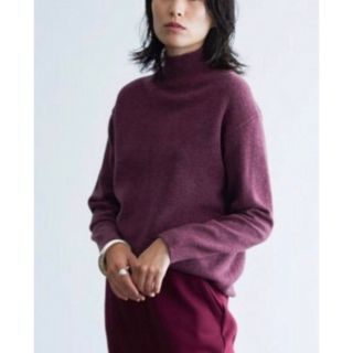 ユニクロ(UNIQLO)のプレミアムラムハイネックセーター　L パープル(ニット/セーター)