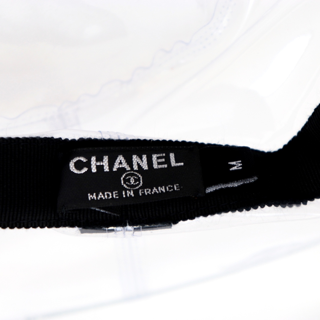 CHANEL(シャネル)の【クリアランスSALE】シャネル 18SS ココマーク クリア ハット レディース PVC 黒 M 帽子 ランウェイ着用 CHANEL レディースの帽子(ハット)の商品写真