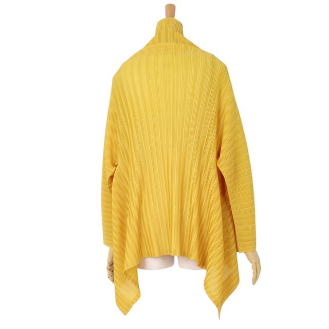 PLEATS PLEASE ISSEY MIYAKE(プリーツプリーズイッセイミヤケ)の美品 プリーツプリーズ イッセイミヤケ PLEATS PLEASE カーディガン ボタンレス 無地 トップス レディース フリーサイズ(M~L相当) イエロー レディースのトップス(カーディガン)の商品写真