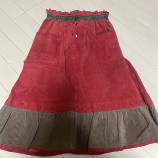キューとな赤が可愛い皮とスエードコラボスカート(ひざ丈スカート)