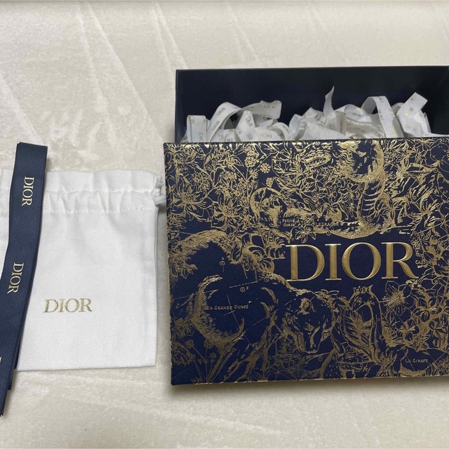 Christian Dior(クリスチャンディオール)のDIOR クリスマス限定 ギフトボックス空箱&リボン インテリア/住まい/日用品のオフィス用品(ラッピング/包装)の商品写真
