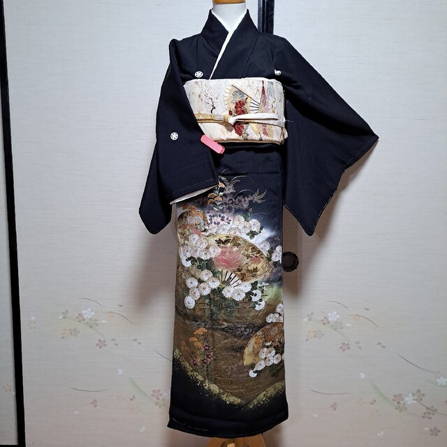 正絹 黒留袖 作家 宝相華 刺繍 金彩 やまと 袷 4点セット | jarussi.com.br