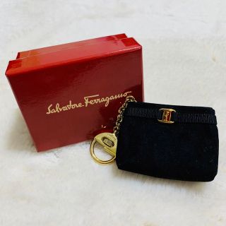 サルヴァトーレフェラガモ(Salvatore Ferragamo)の【ほぼ新品】フェラガモ　スエード　バッグ型キーホルダー(キーケース)