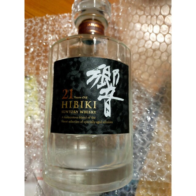 サントリー(サントリー)の最終値下げ！サントリー ウイスキー 響21年 700ml★空瓶 食品/飲料/酒の酒(ウイスキー)の商品写真