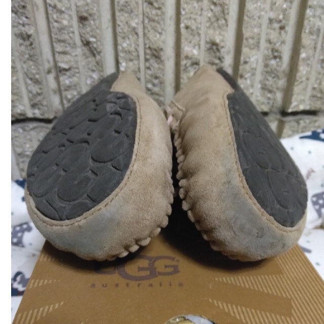 UGG(アグ)の【1回使用】UGG ダコタ　7 レディースの靴/シューズ(スリッポン/モカシン)の商品写真