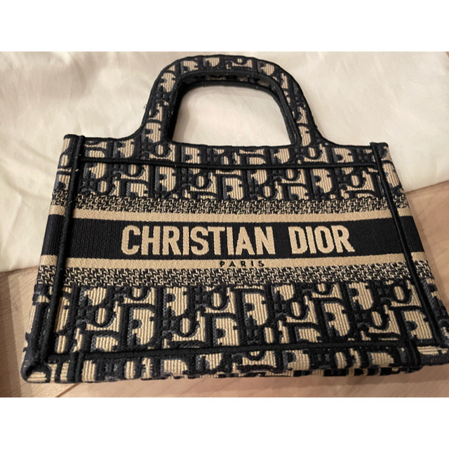 Christian Dior(クリスチャンディオール)の★ココア様　専用★CHRISTIAN DIOR BOOK TOTE ミニ レディースのバッグ(トートバッグ)の商品写真