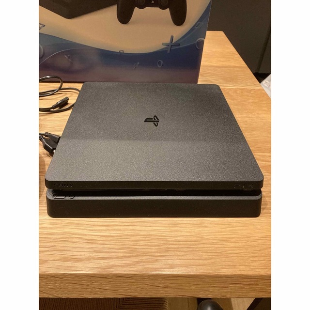 PlayStation4(プレイステーション4)のプレーステーション4 CHU-2000A 中古 エンタメ/ホビーのゲームソフト/ゲーム機本体(家庭用ゲーム機本体)の商品写真