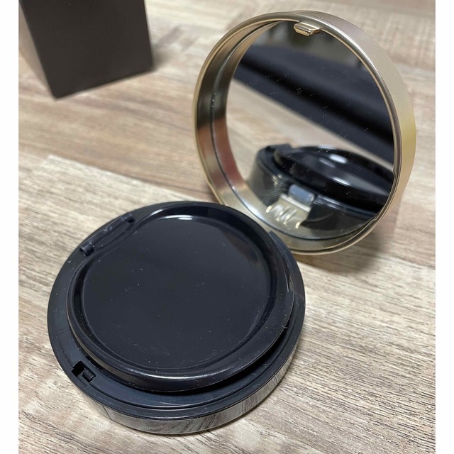 laura mercier(ローラメルシエ)の新品パフ付き ＊ ローラメルシエ ラディアンス クッションファンデ (OC1) コスメ/美容のベースメイク/化粧品(ファンデーション)の商品写真