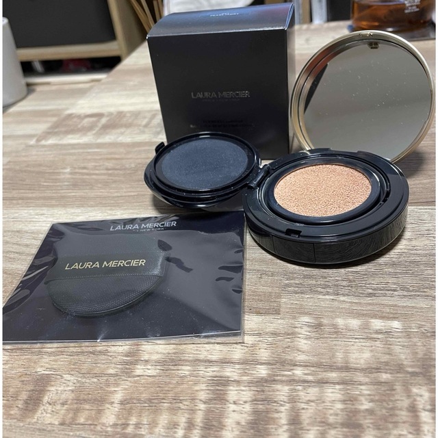 laura mercier(ローラメルシエ)の新品パフ付き ＊ ローラメルシエ ラディアンス クッションファンデ (OC1) コスメ/美容のベースメイク/化粧品(ファンデーション)の商品写真