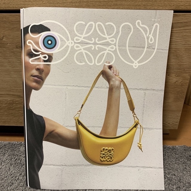 LOEWE(ロエベ)のロエベ　カタログ　パンフレット エンタメ/ホビーのコレクション(ノベルティグッズ)の商品写真