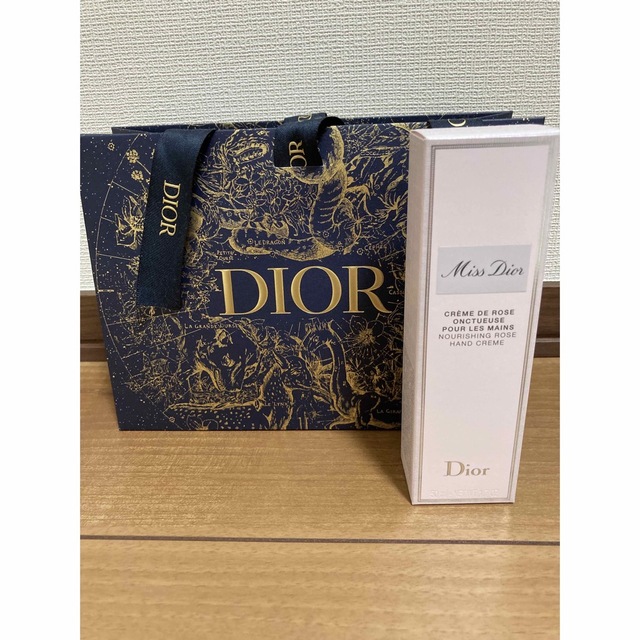 Dior(ディオール)のDIORハンドクリーム　DIORコスメ試供品付 コスメ/美容のボディケア(ハンドクリーム)の商品写真