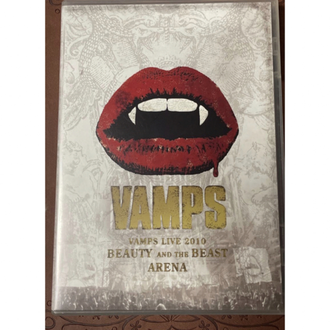 L'Arc～en～Ciel(ラルクアンシエル)のVAMPS　LIVE　2010　BEAUTY　AND　THE　BEAST　ARE エンタメ/ホビーのDVD/ブルーレイ(ミュージック)の商品写真