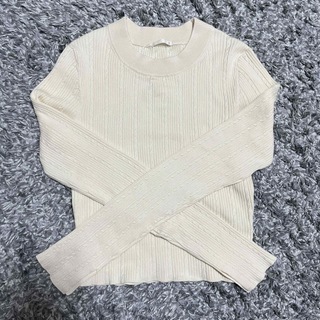 新品未使用！GU ジーユー ミニケーブルクロップドセーター 長袖 白セーター(ニット/セーター)