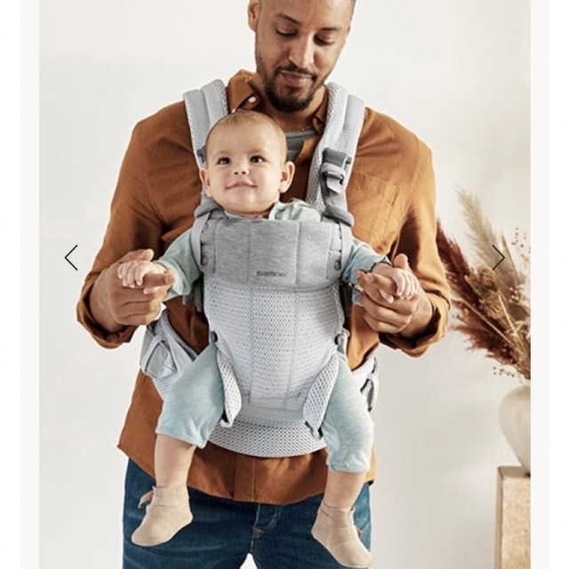 BABYBJORN(ベビービョルン)の新品未開封　新生児から　ベビービョルン　ベビーキャリア ハーモニー　シルバー キッズ/ベビー/マタニティの外出/移動用品(抱っこひも/おんぶひも)の商品写真