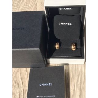 シャネル(CHANEL)のCHANELココクラッシュピアスYG(ピアス)