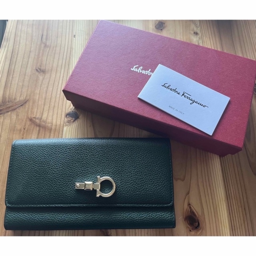 Salvatore Ferragamo - 《最終お値下げ》フェラガモ【日本未発売カラー