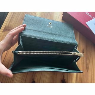 Salvatore Ferragamo - 日本未上陸 フェラガモ 財布 長財布 グリーン