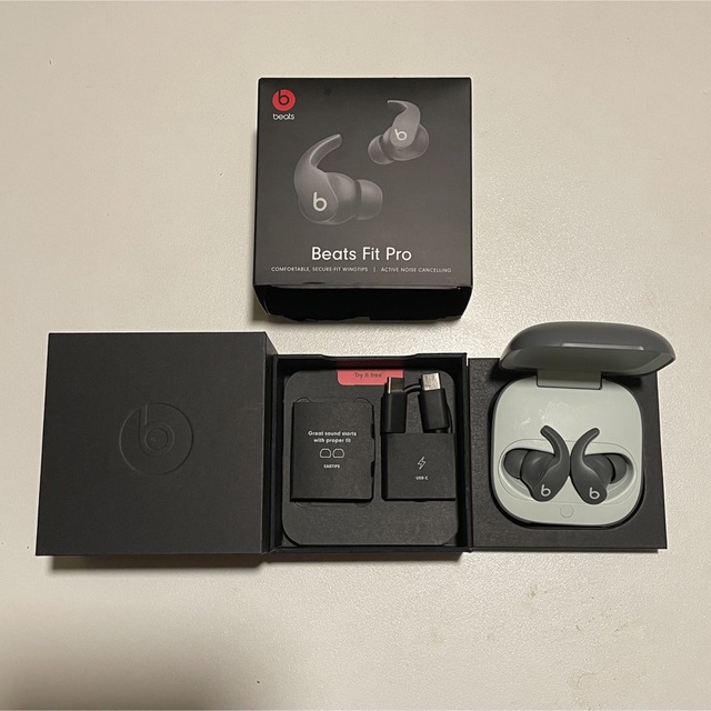 Beats by Dr Dre(ビーツバイドクタードレ)のBeats Fit Pro セージグレイ　ノイズキャンセリングイヤホン スマホ/家電/カメラのオーディオ機器(ヘッドフォン/イヤフォン)の商品写真