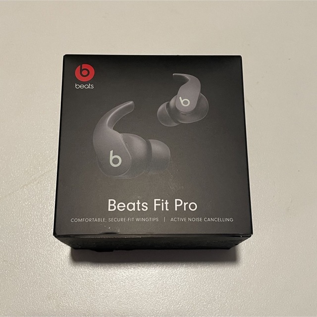 Beats by Dr Dre(ビーツバイドクタードレ)のBeats Fit Pro セージグレイ　ノイズキャンセリングイヤホン スマホ/家電/カメラのオーディオ機器(ヘッドフォン/イヤフォン)の商品写真