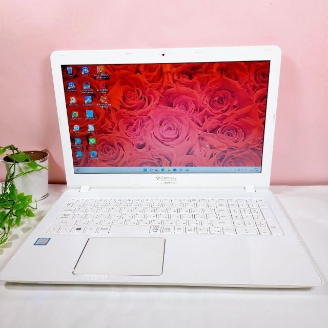 211ピンク♡カメラ付♡バッテリー駆動可⭕️快速SSD✨すぐ使えるノート