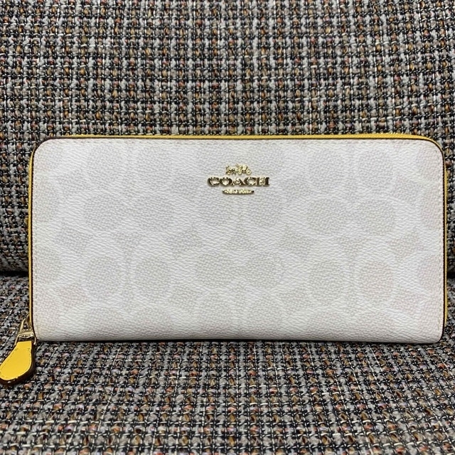 COACH(コーチ)の専用　ショップバック・箱付き　814  コーチ　長財布　ホワイト×イエロー　人気 メンズのファッション小物(長財布)の商品写真