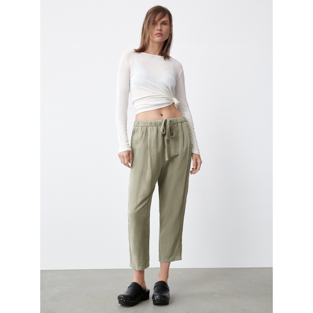 ZARA(ザラ)のZARA THE WEEKEND TROUSERS M パンツ　グリーン レディースのパンツ(カジュアルパンツ)の商品写真