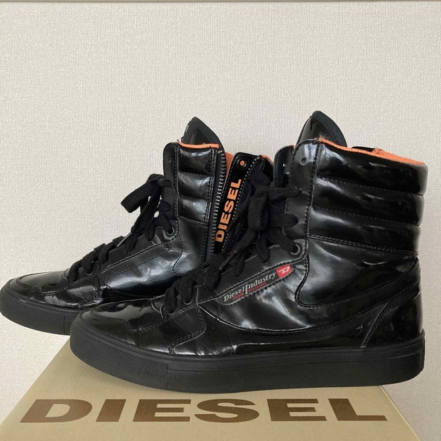 ☆【DIESEL】☆【ビッグロゴデザイン】☆ハイカット☆ソックス