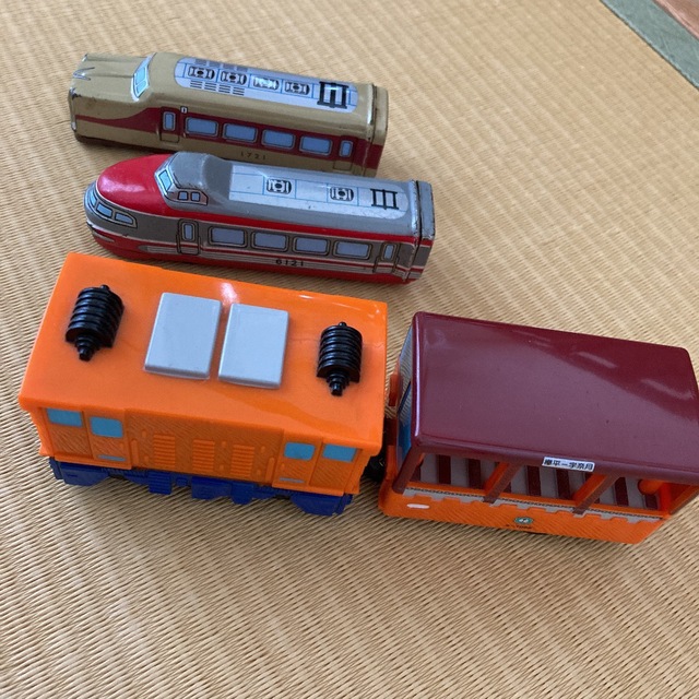 値下げ　ブリキの電車、けごん、はこね、箱根登山電車1つ