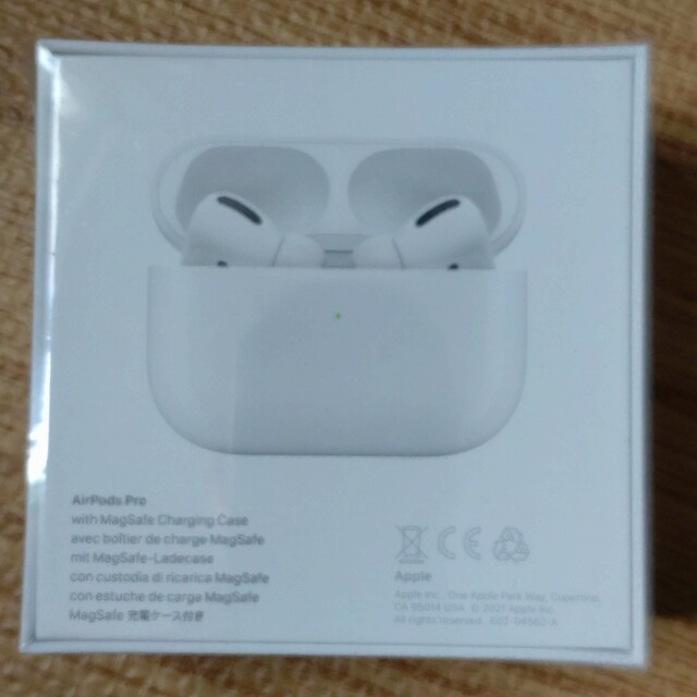 Apple(アップル)のアップル AirPods Pro MLWK3J/A スマホ/家電/カメラのオーディオ機器(ヘッドフォン/イヤフォン)の商品写真