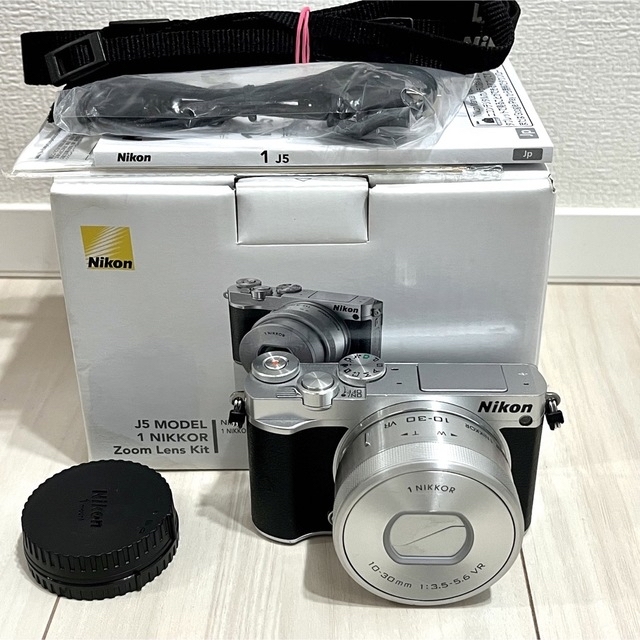 美品　ニコン　Nikon 1 J5 レンズキット