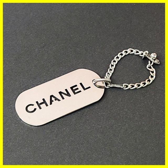 CHANEL(シャネル)の★美品★ シャネルドッグタグ キーホルダー シルバー チャーム メンズのファッション小物(キーホルダー)の商品写真