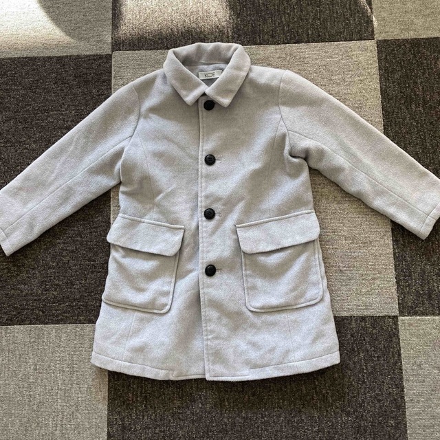 koe(コエ)のキッズ　KOE グレー　ロングコート　110cm キッズ/ベビー/マタニティのキッズ服男の子用(90cm~)(ジャケット/上着)の商品写真