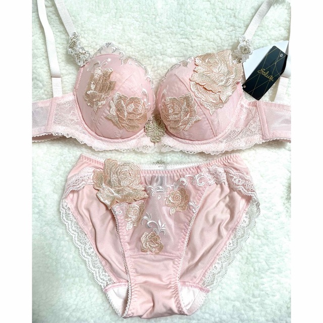 ⚠️期間限定値下げ⚠️【サルート】ブラ&ショーツセット ⚠️期間限定値下げ⚠️【サルート】ブラ&ショーツセット