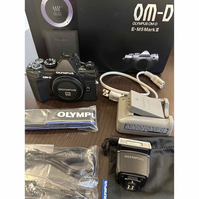 OLYMPUS OM-D E-M5 MarkⅢ と専用外付けグリップ ECG-5