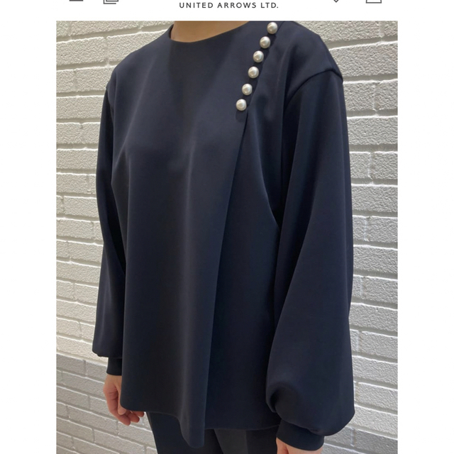 UNITED ARROWS(ユナイテッドアローズ)の＜UNITED ARROWS＞サイドパールモチーフ ブラウス パンツセットアップ レディースのレディース その他(セット/コーデ)の商品写真