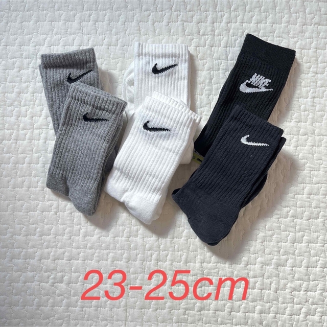 NIKE(ナイキ)のNIKE 靴下 レディースのレッグウェア(ソックス)の商品写真