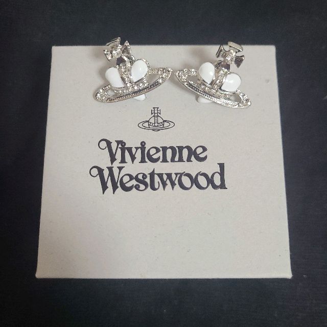 vivienne westwood ディアマンテハート ピアス 白