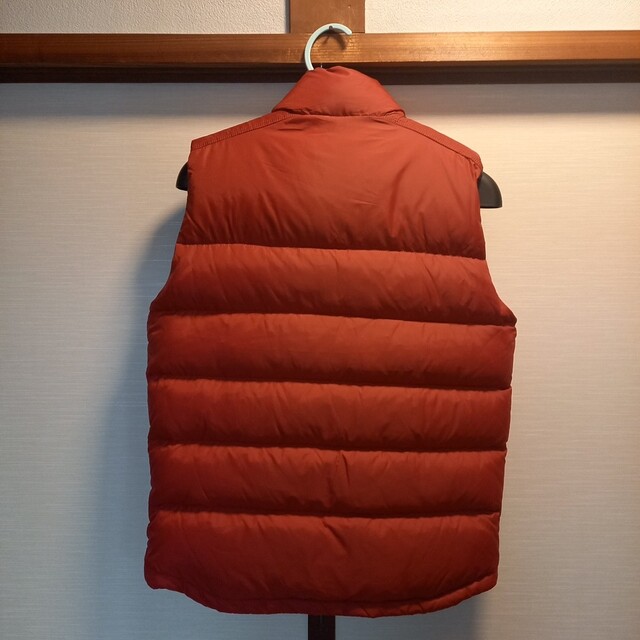 TOMMY HILFIGER(トミーヒルフィガー)のTOMMY HILFIGERボリュームダウンベストレッドL新品未使用 メンズのジャケット/アウター(ダウンベスト)の商品写真