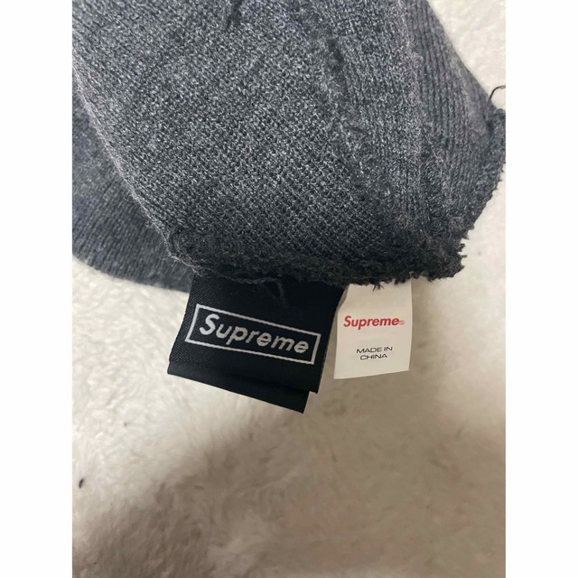 Supreme(シュプリーム)のシュプリーム  ボックスロゴ　チャコール メンズの帽子(ニット帽/ビーニー)の商品写真
