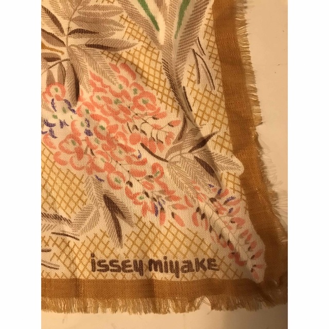 ISSEY MIYAKE(イッセイミヤケ)のイッセーミヤケ毛100%スカーフ レディースのファッション小物(バンダナ/スカーフ)の商品写真