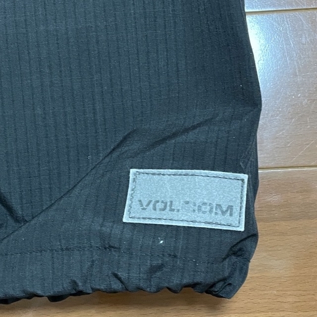 volcom(ボルコム)のVOLCOM  スノボウェア上下 メンズMサイズ スポーツ/アウトドアのスノーボード(ウエア/装備)の商品写真